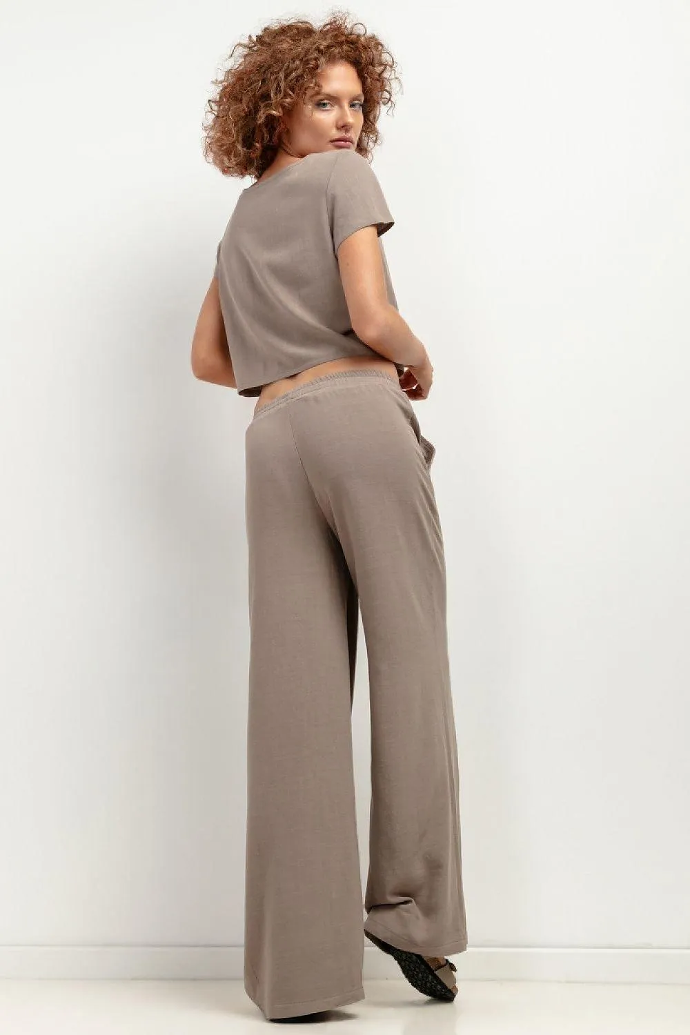 Chic Summer-Ready Wide-Leg Linen Pants for Modern Women