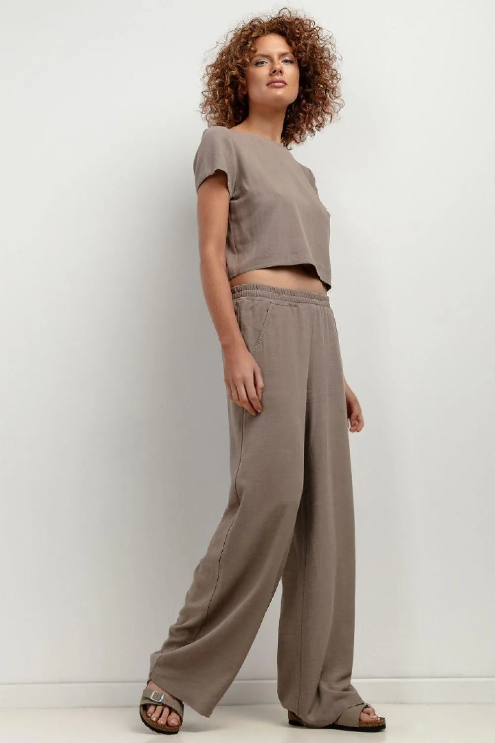 Chic Summer-Ready Wide-Leg Linen Pants for Modern Women